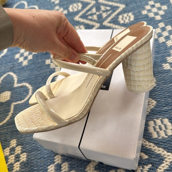 ✨ Dolce Vita Noles Patent Ivory Crocodile Leather Block Heels – Size 8 ✨ - Picture 3 of 5